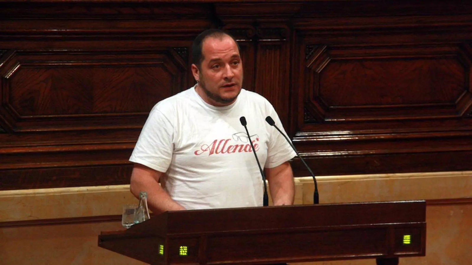 El diputat de la CUP, David Fernández, durant la seva intervenció / ACN