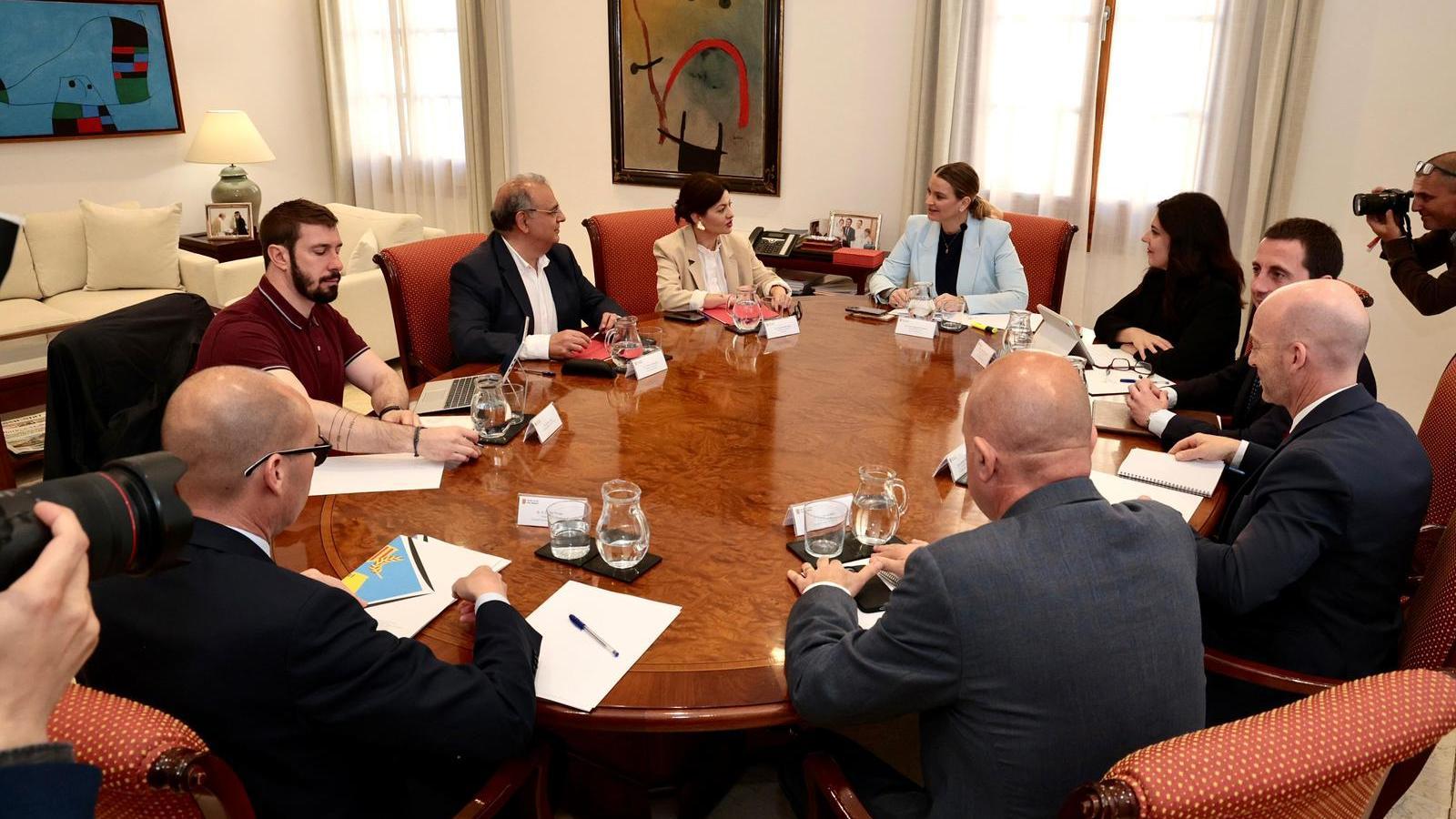 Un moment de la reunió del Govern i dels consells amb la ministra d'Infància i Joventut, Sira Rego.