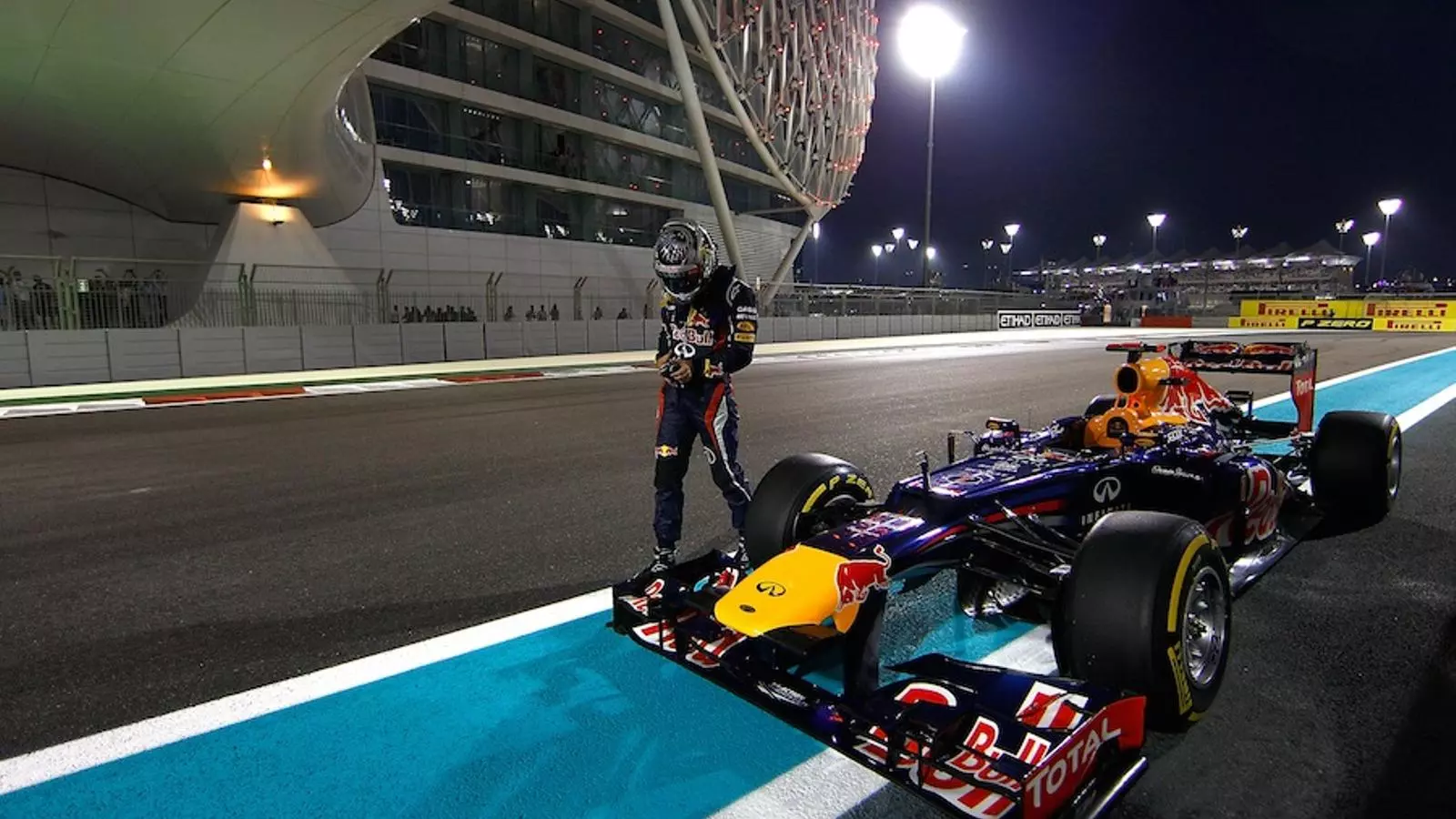 Sebastian Vettel no ha arribat amb el seu Red Bull al parc tancat d'Abu Dhabi / VLADIMIR RYS / GETTY IMAGES