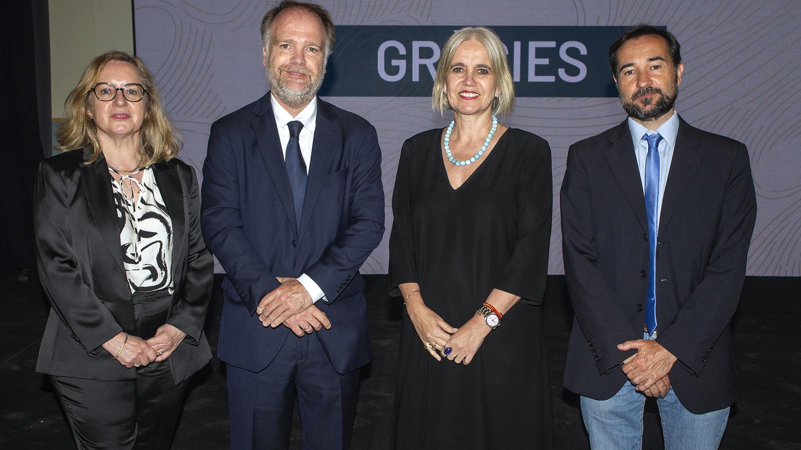 From left to right, Pilar Marquès, director of the Chair-Chamber of Family Business (University of Girona); Esteban Sastre, director of economy and studies of the Family Business Institute; Rosa Tous, president of Ascef; Fernando Álvarez, chair of Family Business and Business Creation, CEU Abat Oliba University.