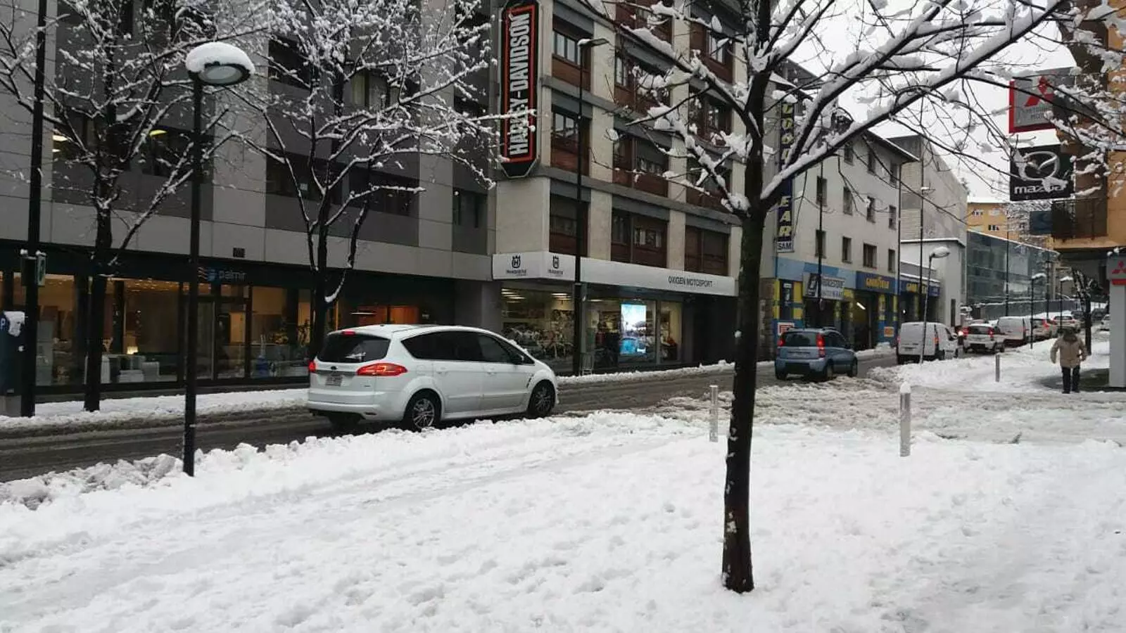 Un carrer nevat d'Andorra la Vella. / A. B. (ANA)
