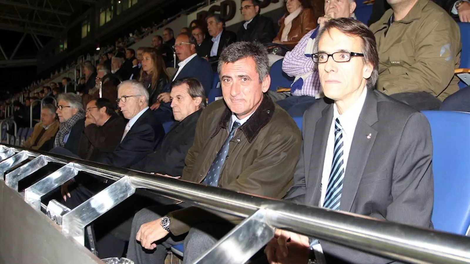 Sergio Oliveró, a la llotja de l'estadi de Cornellà al costat del conseller Albert Garrofé