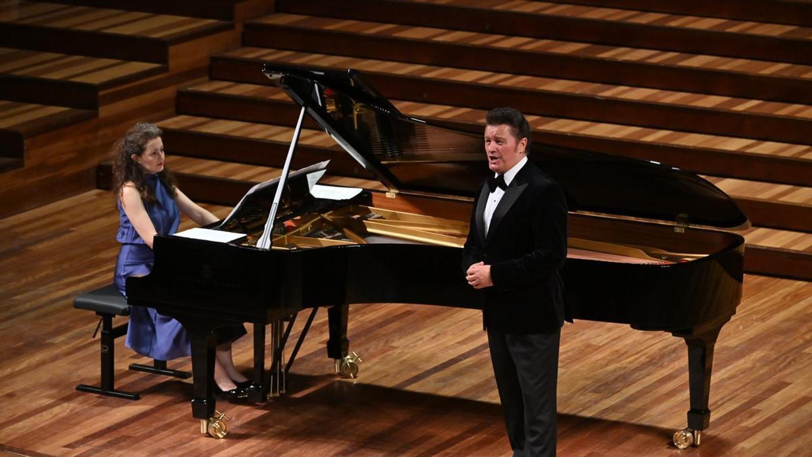 La pianista Sarah Tysman y el tenor Piotr Beczała en el Palau de la Música.