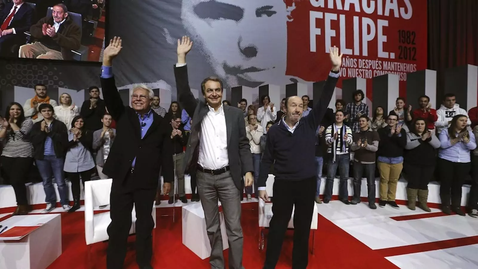 Felipe González, Zapatero i Rubalcaba en la celebració dels 30 anys de la victòria del PSOE / EFE
