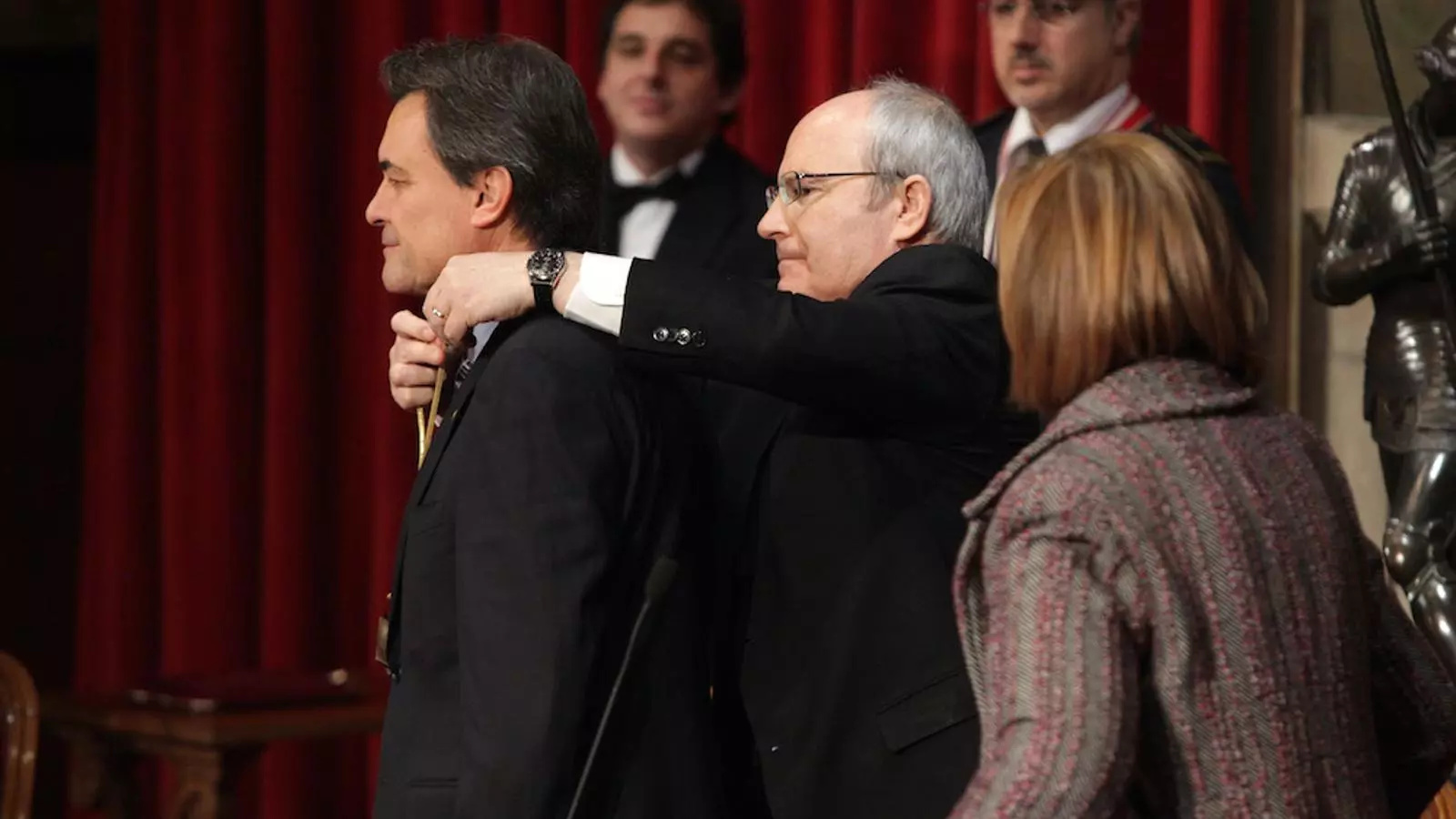 Montilla va penjar el medalló a Mas, però Pujol es va negar a fer-ho a Maragall / ACN