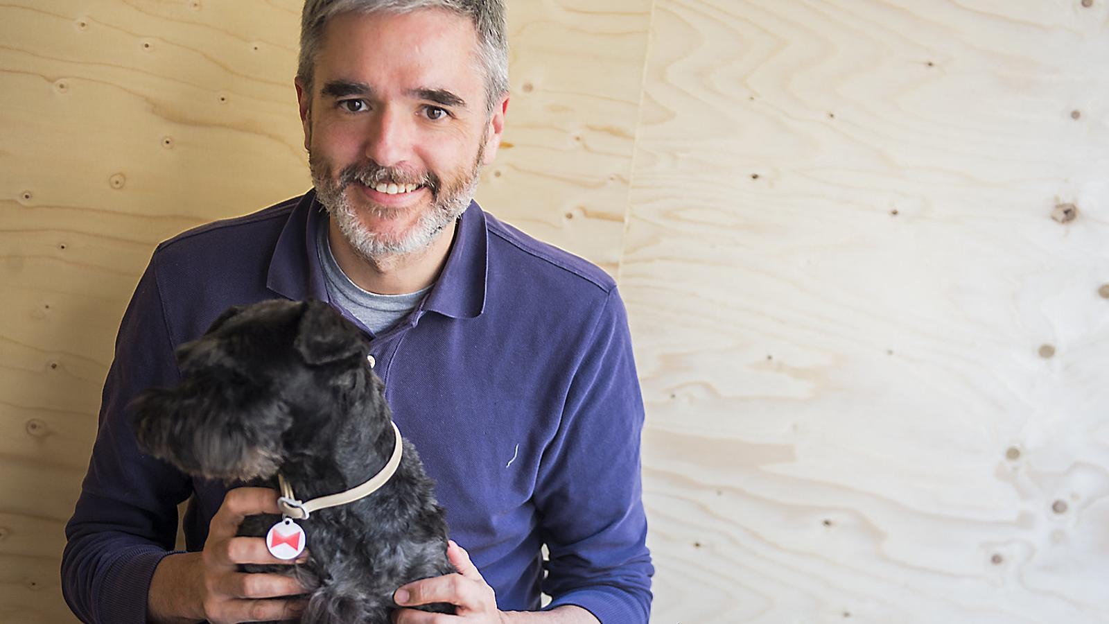 Mikel Iturriaga, periodista “Si l’amor incondicional existeix, és el que et donen els gossos”