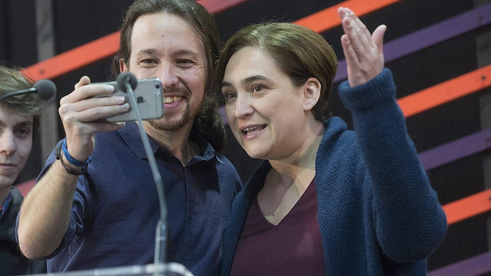 Pablo Iglesias i Ada Colau en un acte de campanya del 26-J a Barcelona.