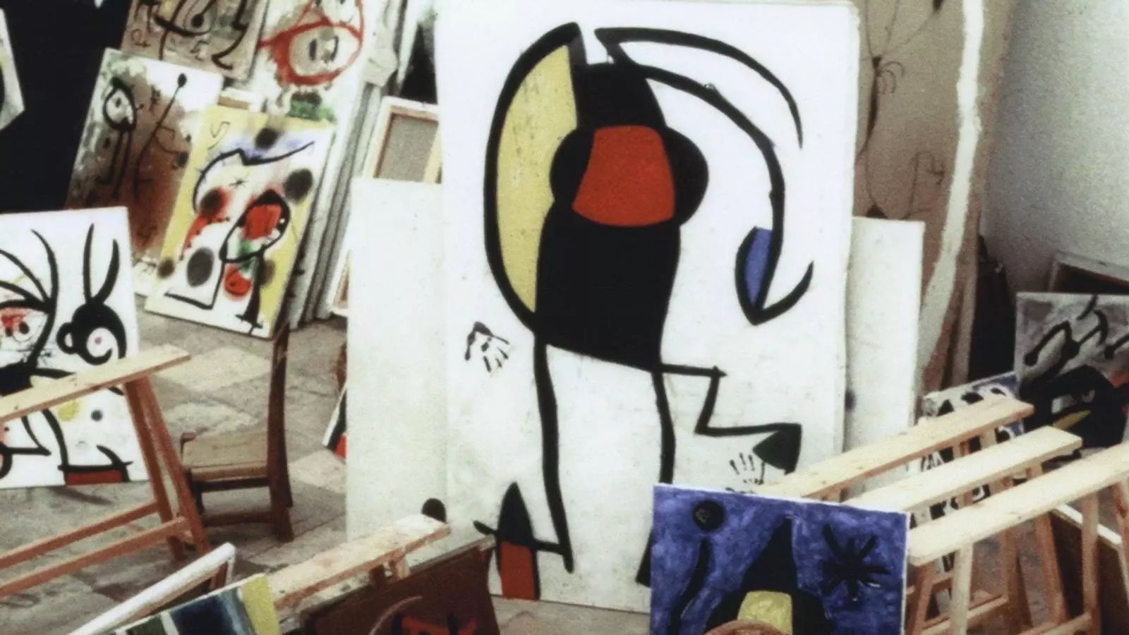 Imatge de l'estudi de Joan Miró a Palma de Mallorca, el 1978. Va ser la primera vegada que del Moral va retratar el taller d'un artista i aquesta foto li va canviar la vida