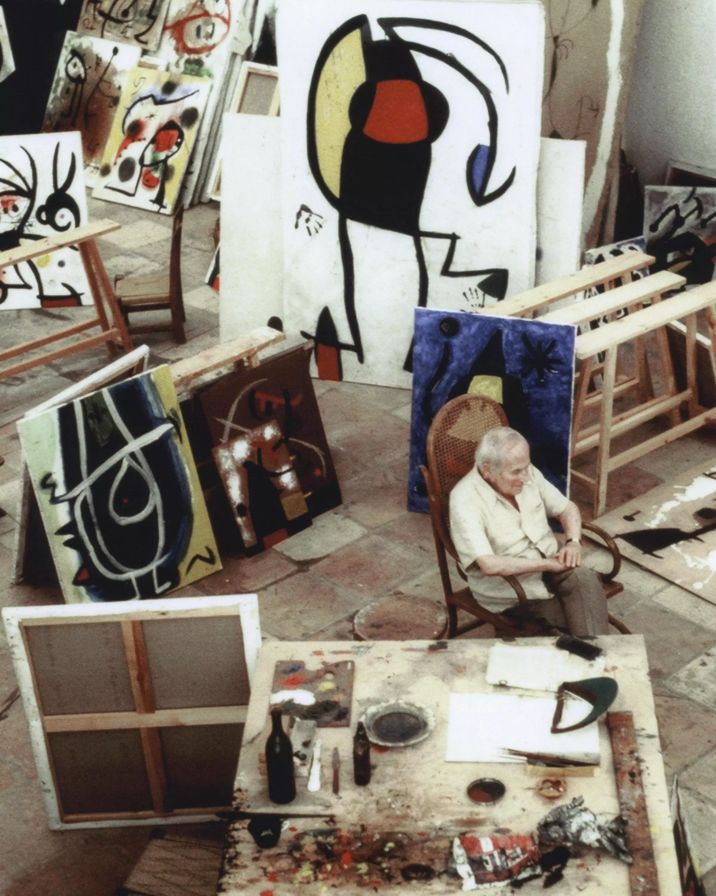 Imatge de l'estudi de Joan Miró a Palma de Mallorca, el 1978. Va ser la primera vegada que del Moral va retratar el taller d'un artista i aquesta foto li va canviar la vida