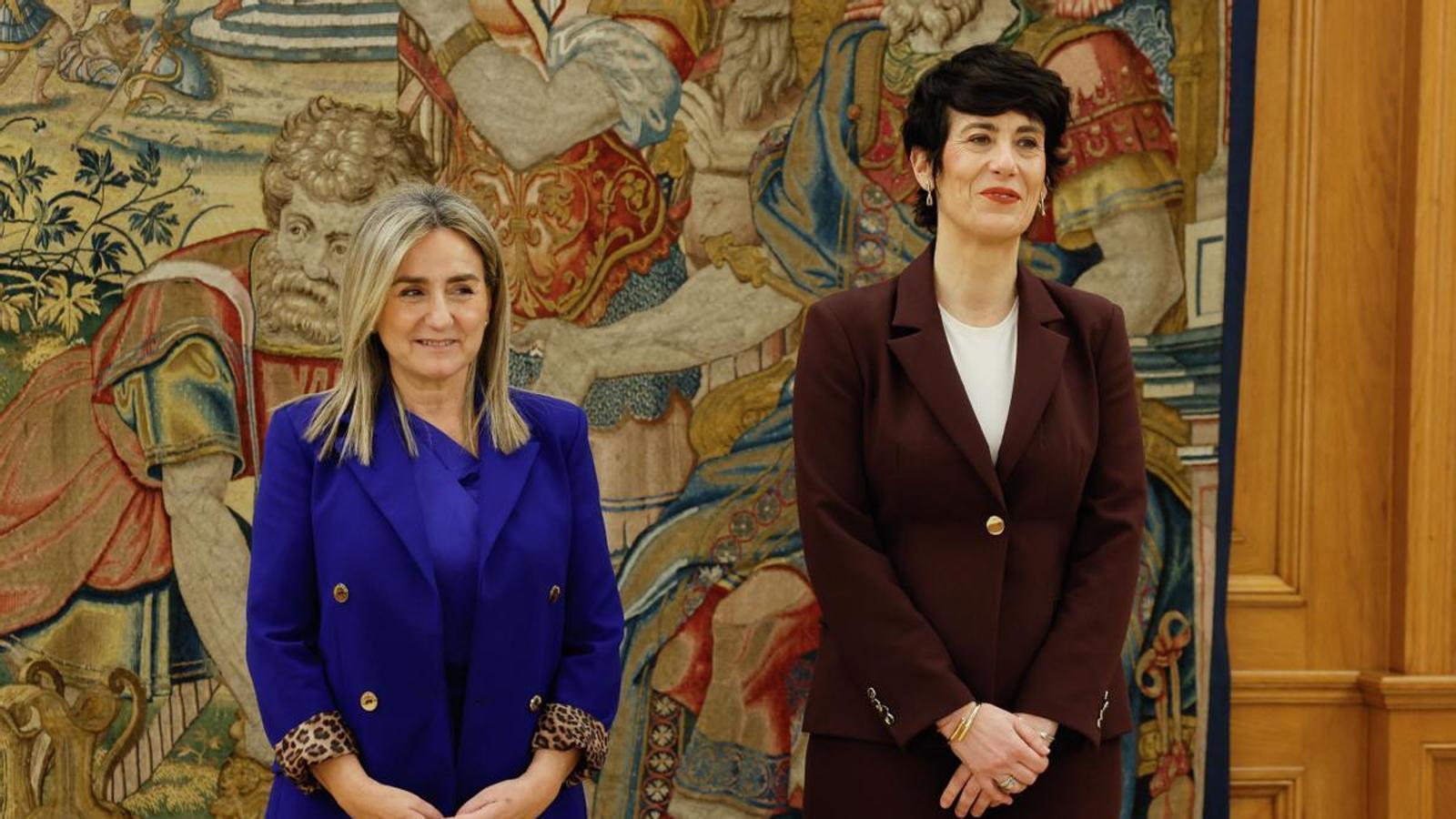Elma Saiz i Milagros Tolón, aquest dilluns al palau de la Sarsuela després de prometre els càrrecs com a portaveu del govern i ministra d'Educació respectivament
