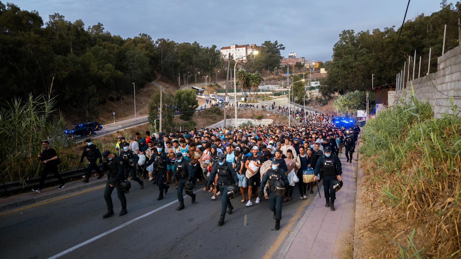 The police move hundreds of migrants to a new temporary facility in Ceuta.