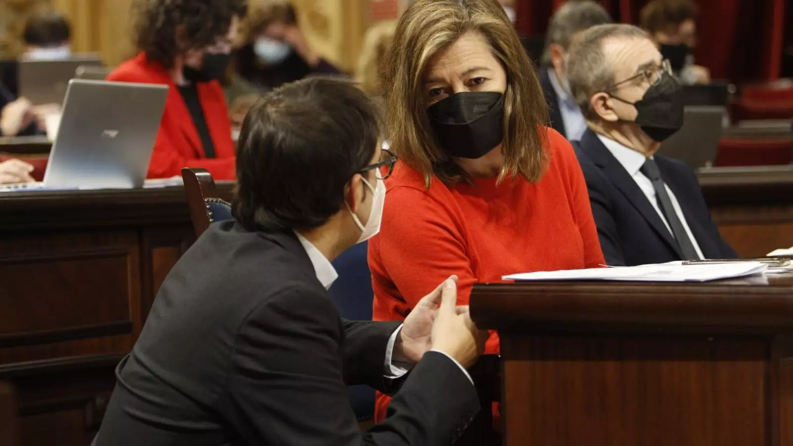 El conseller de Turisme, Iago Negueruela, i la presidenta del Govern, Francina Armengol