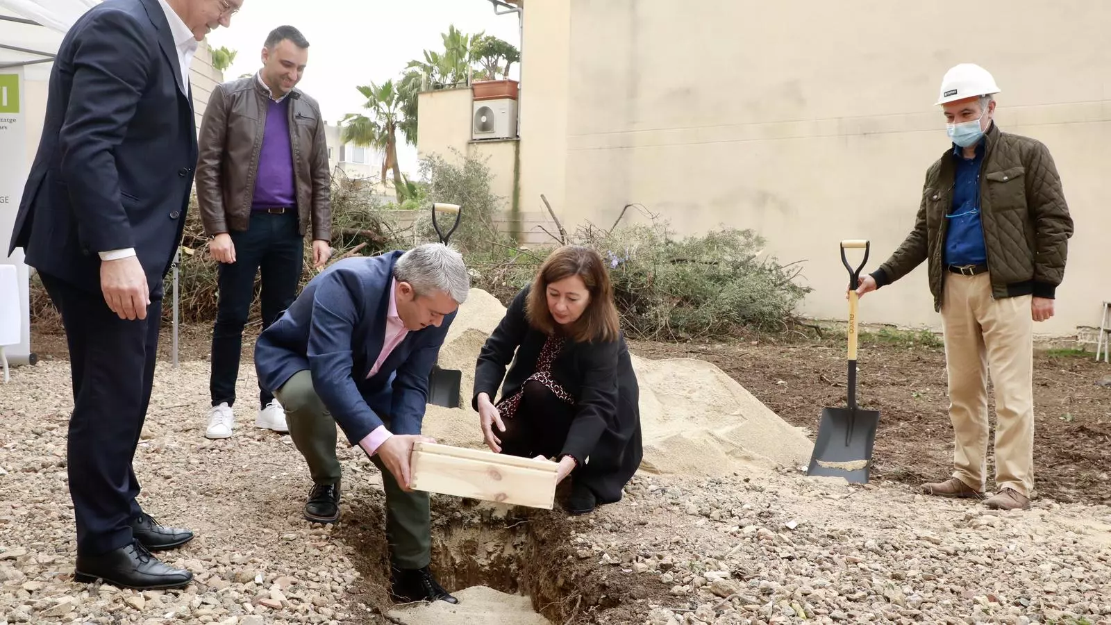 El batle d'Inca i la presidenta del Govern posen la primera pedra