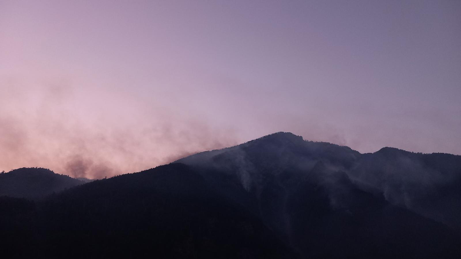 The Senet fire, smoking early this Sunday.