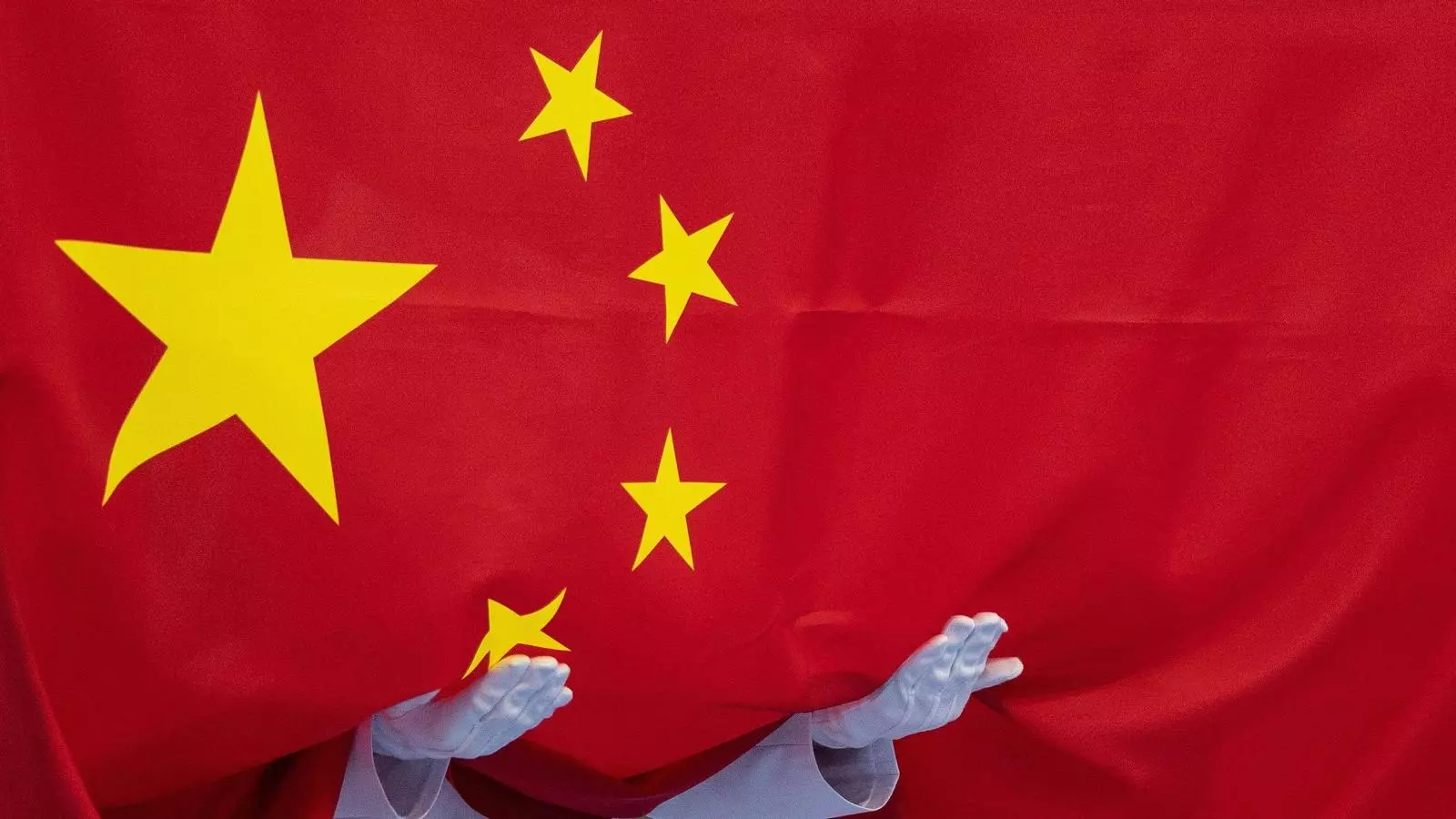 La bandera nacional xinesa desplegada durant els Jocs Olímpics de Tokio d'aquest estiu.