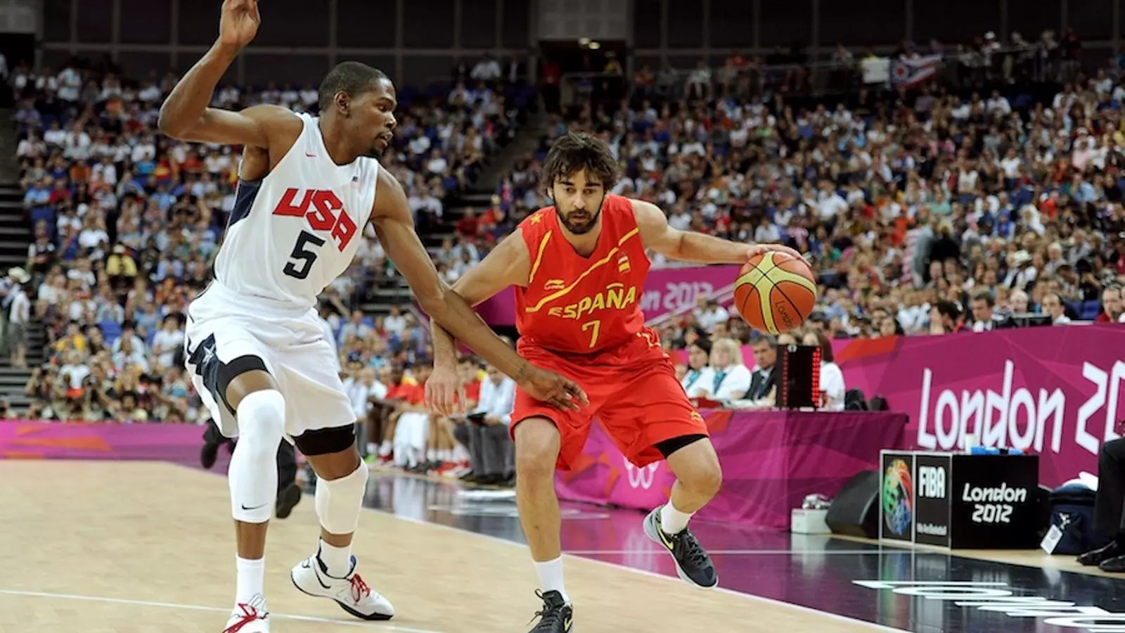Joan Carles Navarro i Kevin Durant a la final olímpica