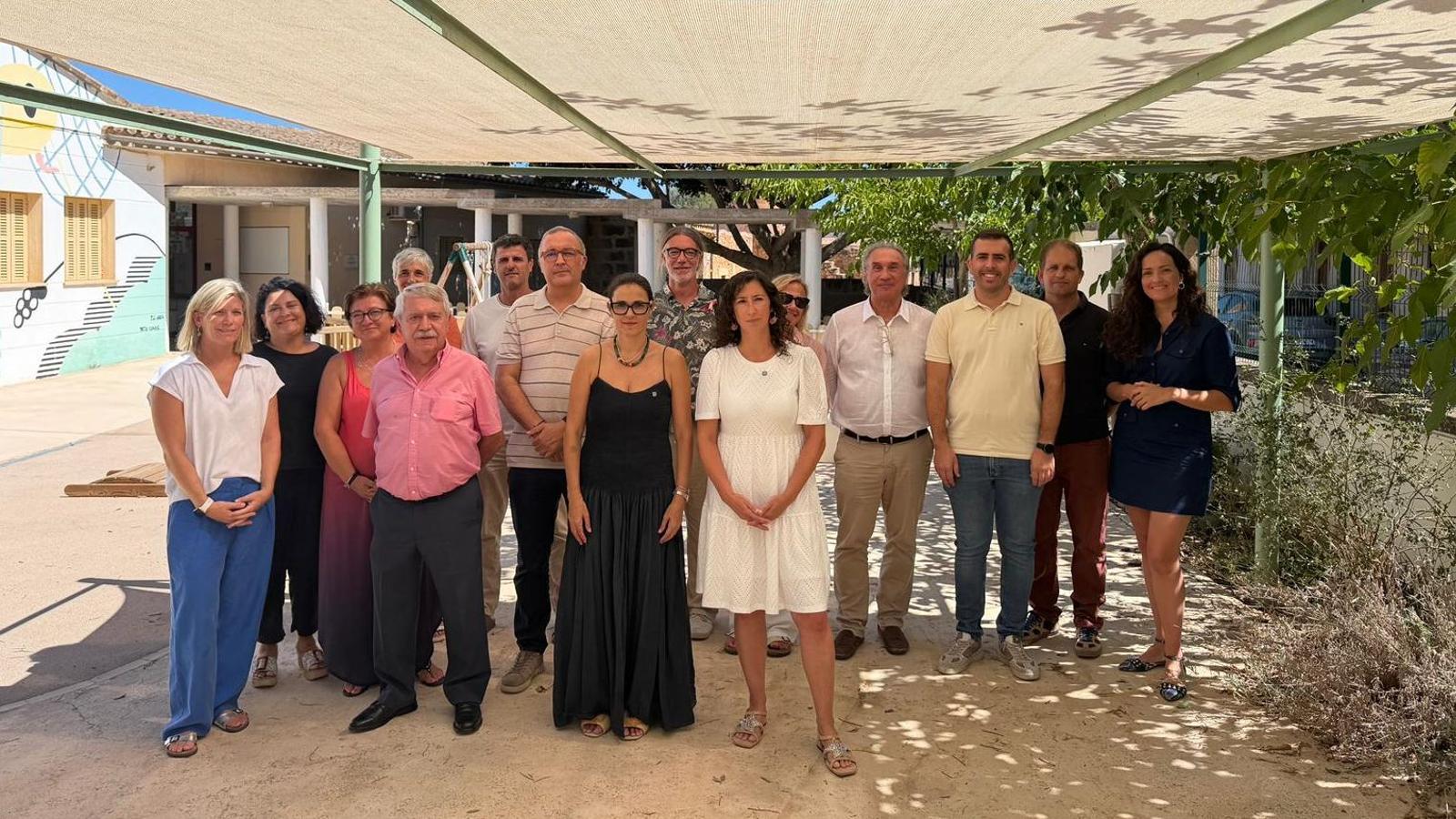 Amanda Fernàndez i els batles socialistes de Mallorca, durant l’acte d’aquest dilluns a Algaida.