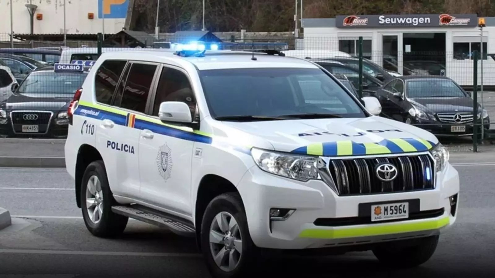 Un vehicle de la policia en un control.