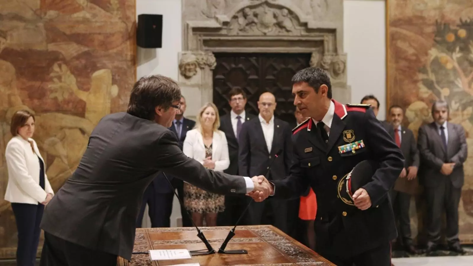 Trapero, prenent possessió com a major dels Mossos, amb Carles Puigdemont, aquest matí a la Generalitat
