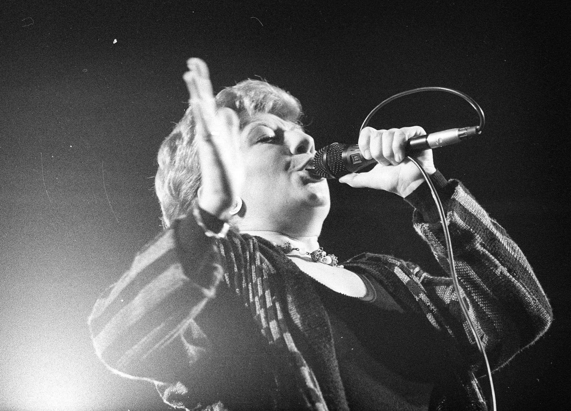 Nuria Feliu al festival pro damnificats per les inundacions de la tardor de 1982