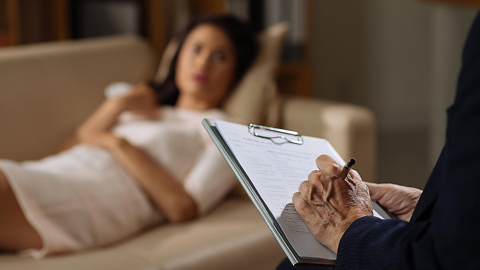 A session with a psychologist. Psychologists are a very feminized collective.