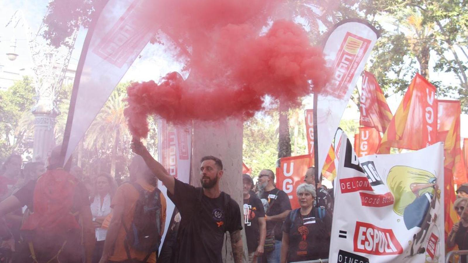 Trabajadores sociales protestando por la aplicación de la equiparación salarial.