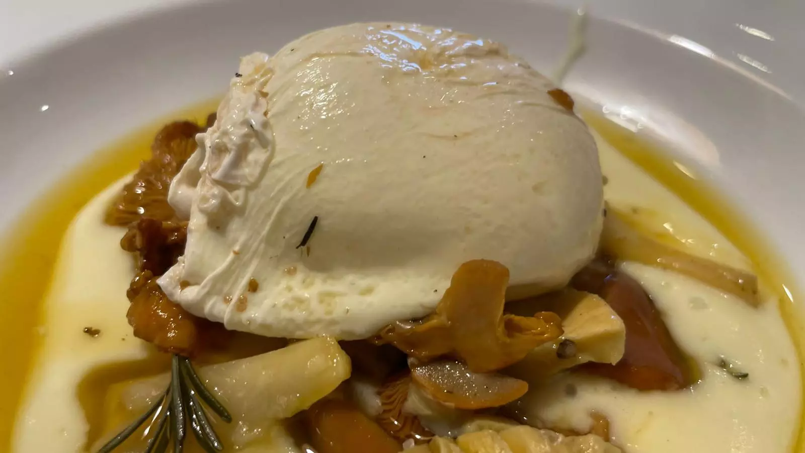 Bolets amb parmentier i ou poché