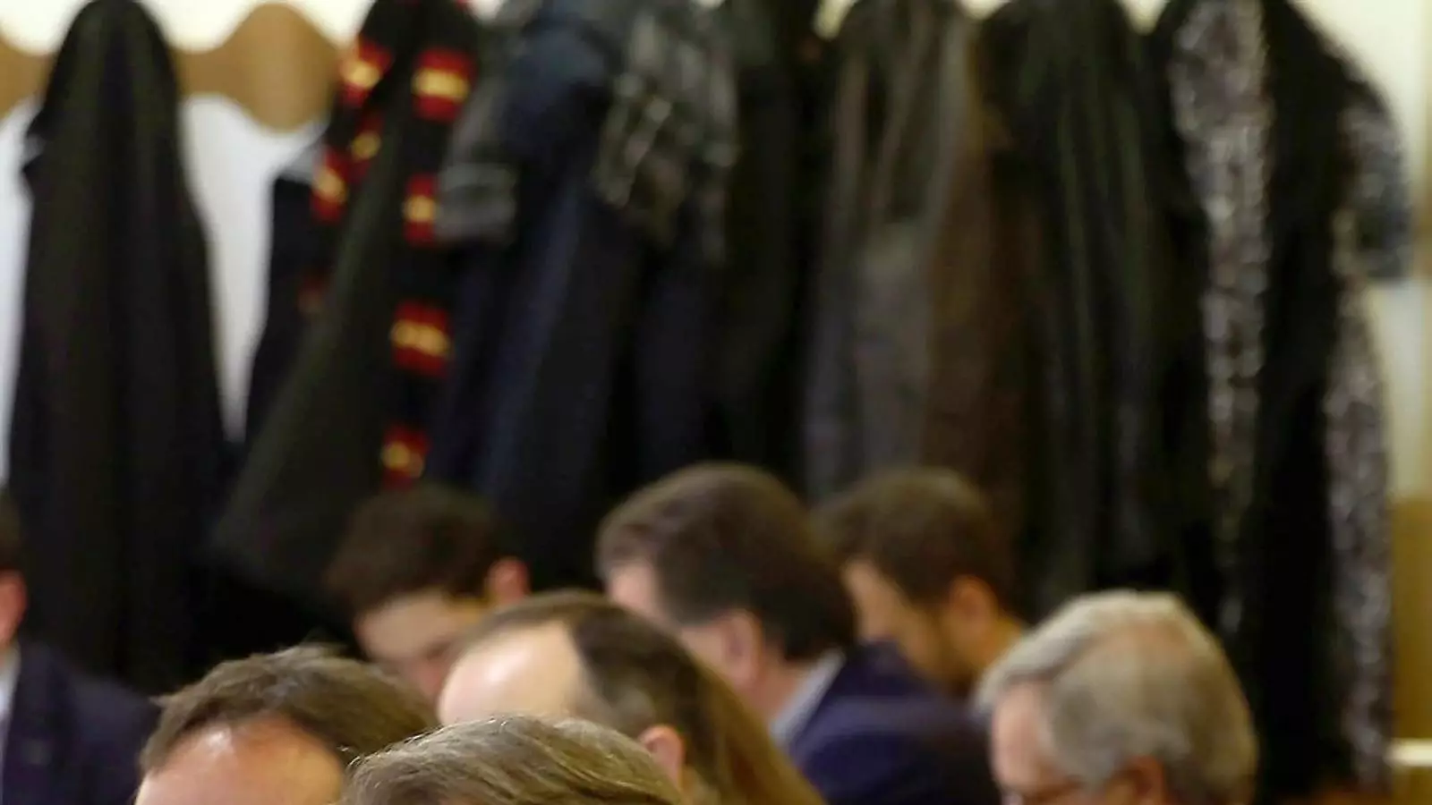 El president de la Generalitat en funcions, Artur Mas, va explicar als dirigents del partit els plans de futur de CDC. També en va parlar Josep Rull, al seu costat.