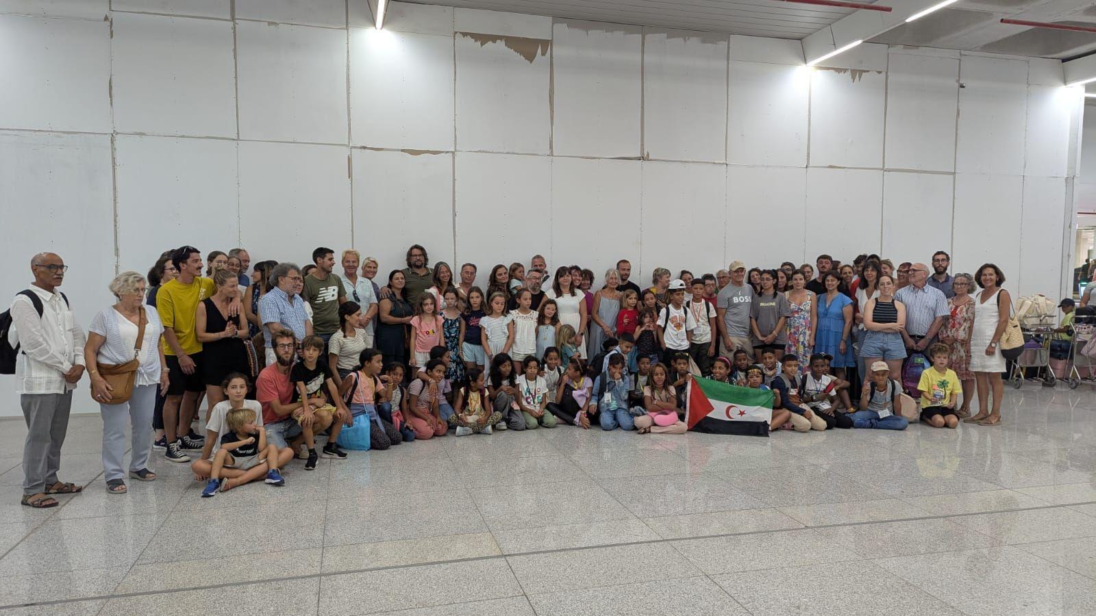 Family photo after the Sahrawi children's peaceful vacation following their stay in the Islands.