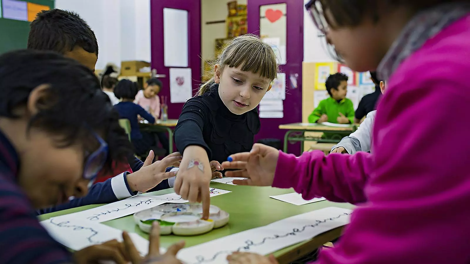 Un grup d’alumnes de l’escola Octavio Paz, situada al barri de Navas de Barcelona.