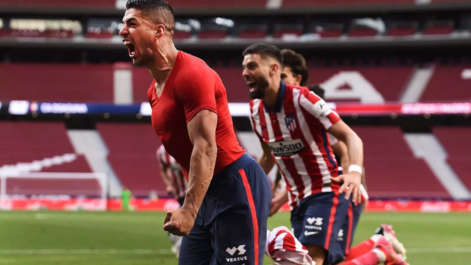 Luis Suárez celebrant el segon gol de l’Atlètic de Madrid.