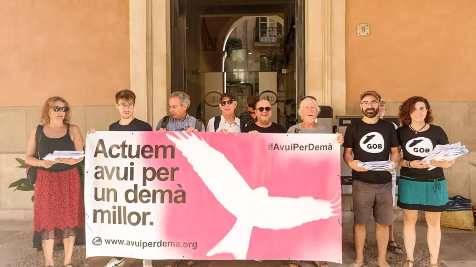 Prop de 12.000 persones han donat suport a la Llei popular en defensa del benestar de les generacions futures.