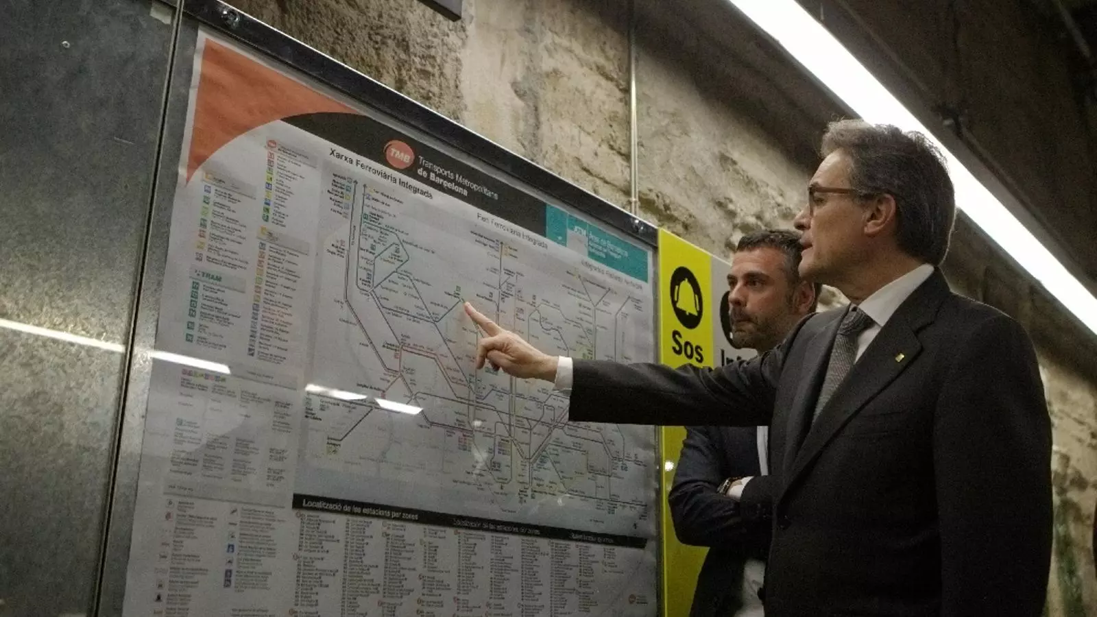 El president de la Generalitat, Artur Mas, durant la visita a les obres. / CÈLIA ATSET