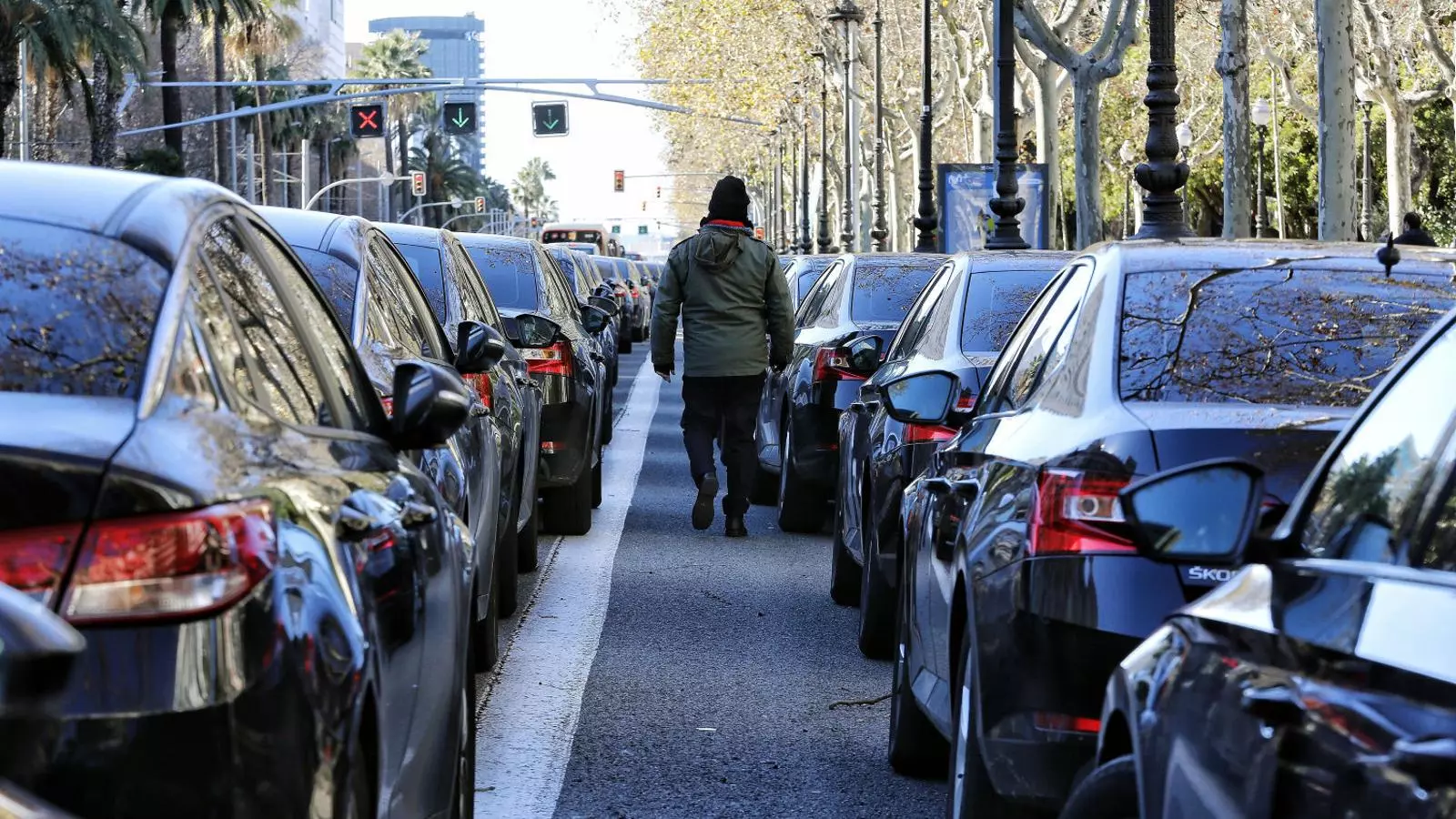 Una imatge de la concentració de cotxes VTC, que durant dies van ocupar diversos carrils de la Diagonal.