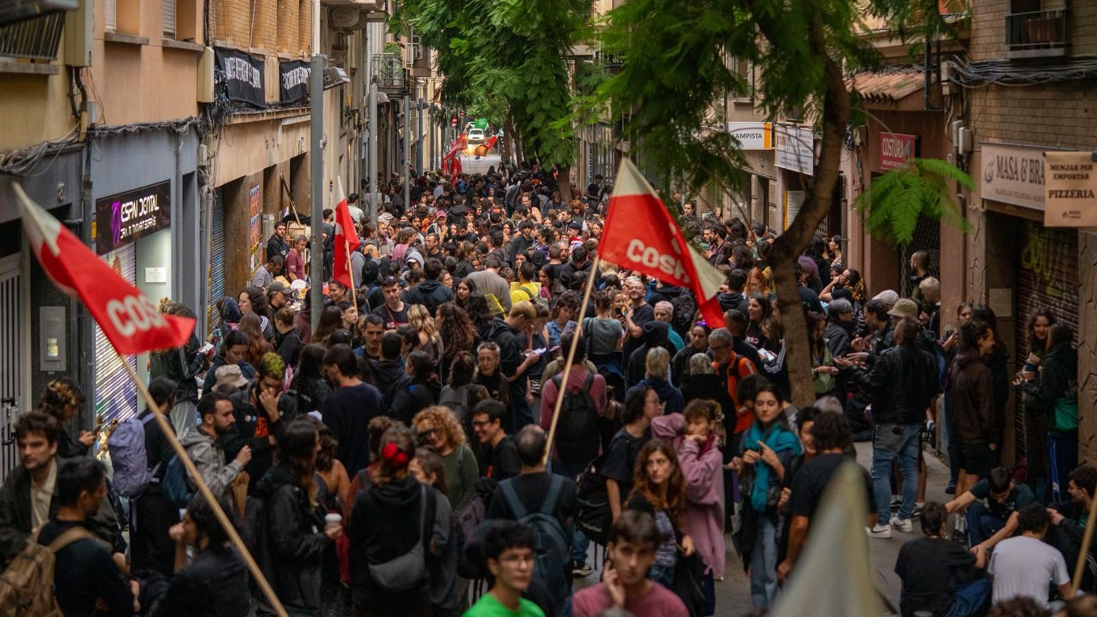 View of Llenguadoc street, in the Sant Andreu neighborhood, where the eviction of the building is planned