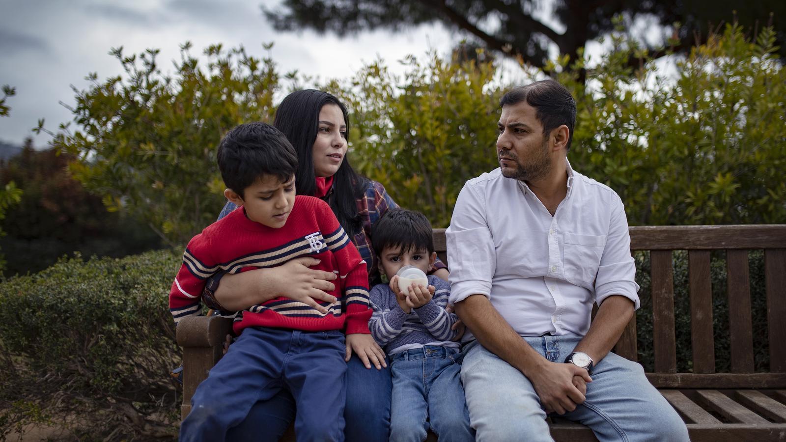 La Nooria y el Feridoon, con sus hijos Heraab y Anosh en Barcelona