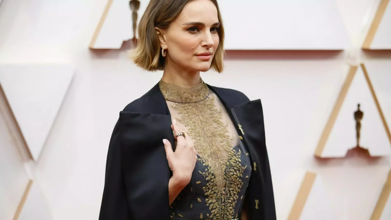 Natalie Portman amb el seu espectacular vestit amb capa