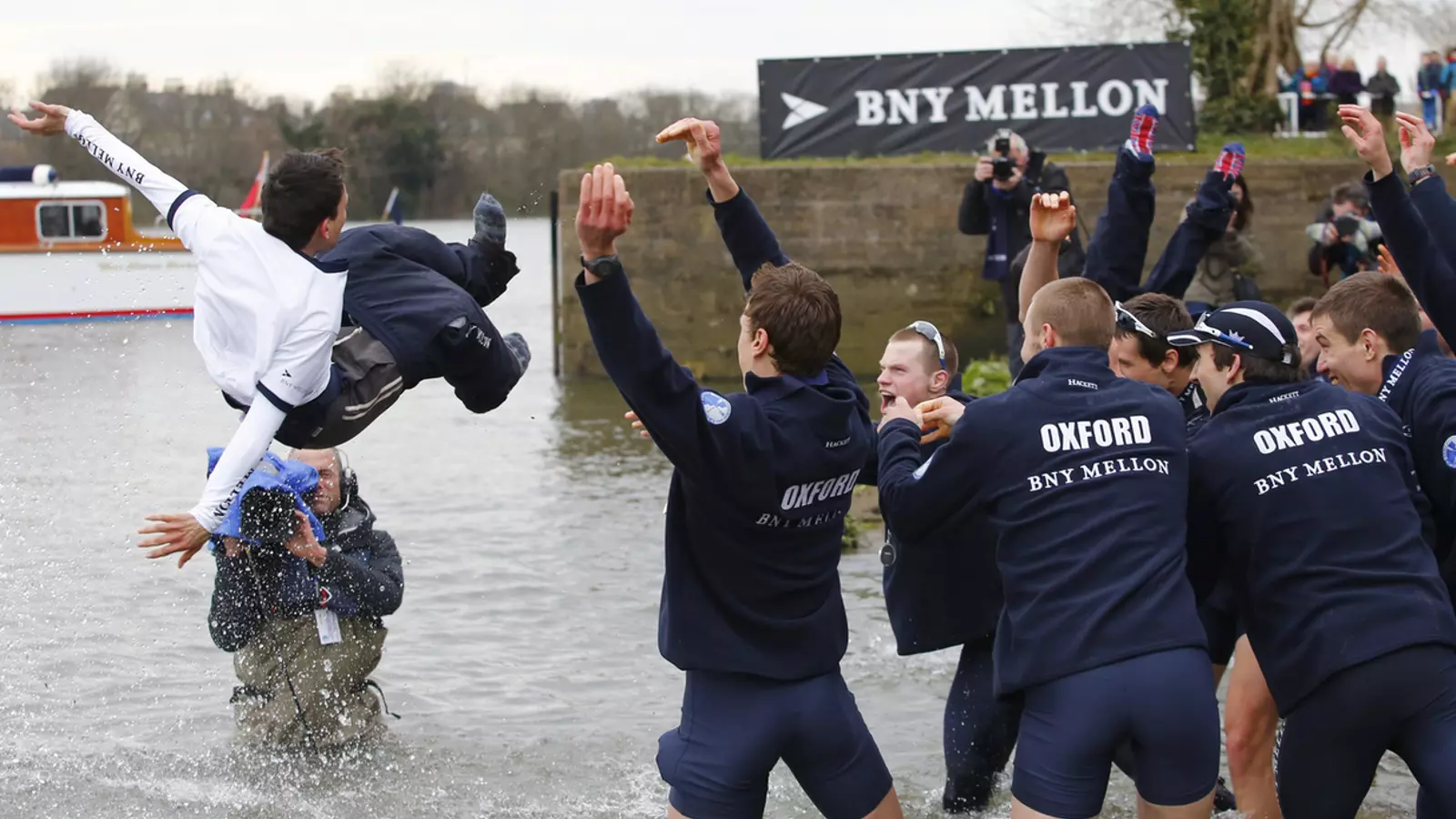 L'equip d'Oxford, celebrant el seu triomf el darrer any
