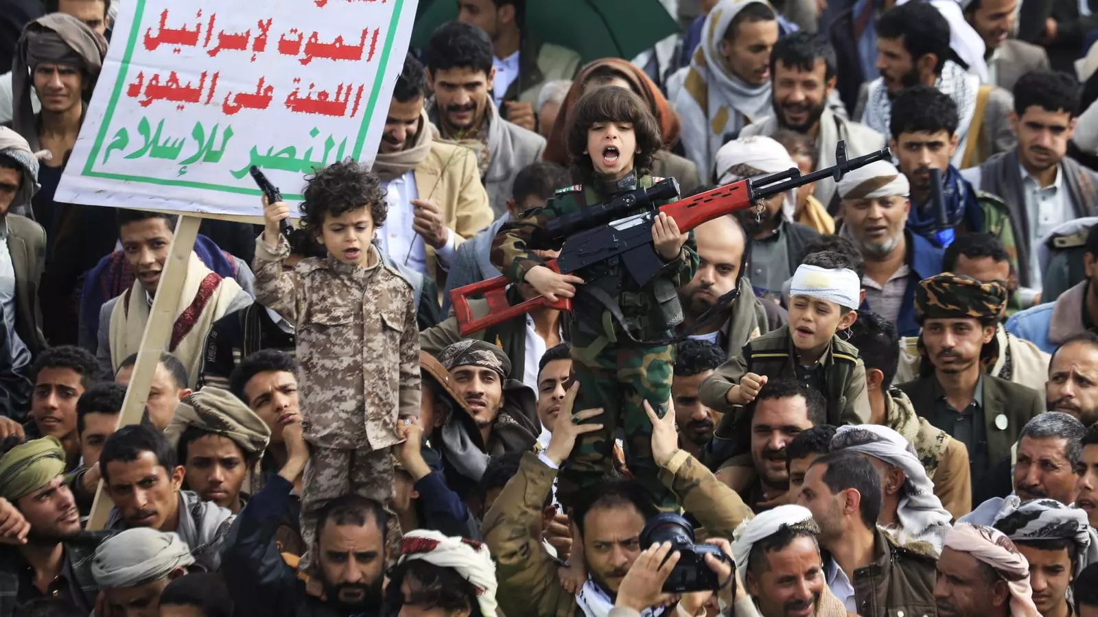 Seguidors houthis participen en una manifestació de solidaritat amb l’Iran a Sanà, Iemen, el 27 de març de 2026