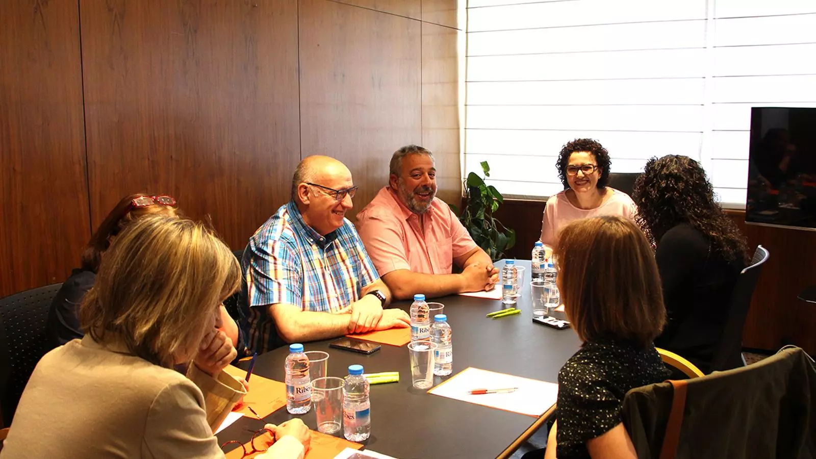 La trobada de la ministra de Funció Pública i Reforma de l'Administració, Judith Pallarés, amb els representants del Sindicat del personal adscrit a l'administració general (Sipaag). / M. F. (ANA)