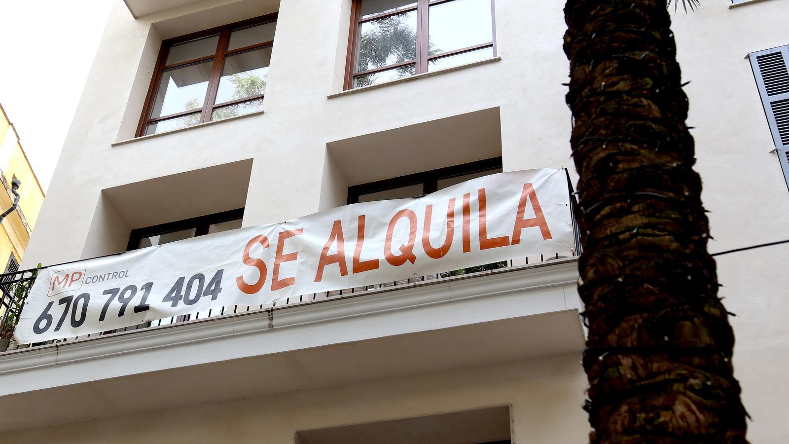 Un cartell que diu: "Es Lloga"