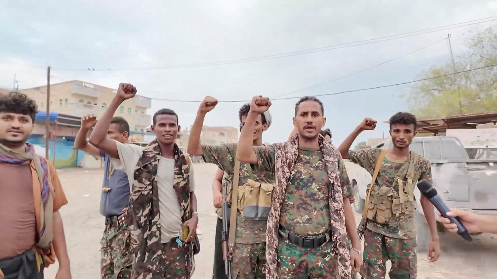 Los hutíes celebrando las ganancias territoriales después de la ofensiva militar en el oeste de Yemen el 14 de septiembre