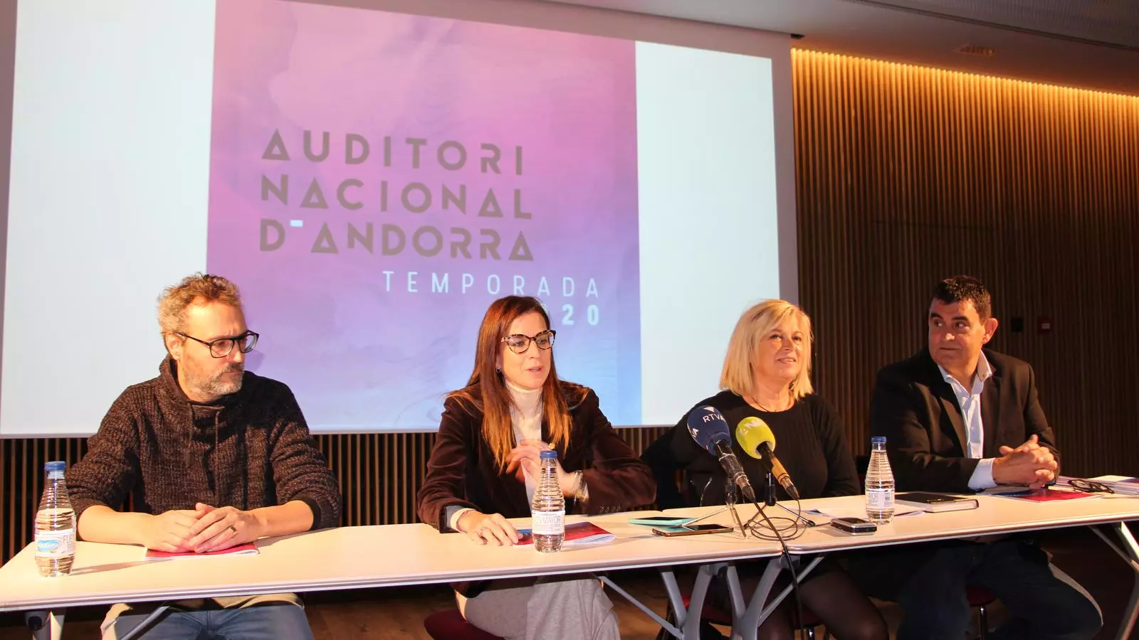 D'esquerra a dreta: Oriol Vilella, Sílvia Riva, Montserrat Planelles i Jordi Botey durant la presentació. / A.S.