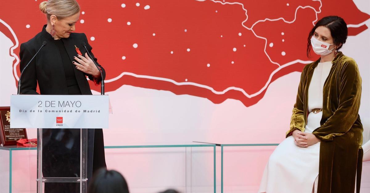 Ayuso otorga la medalla de oro de la Comunidad de Madrid a Cifuentes ...
