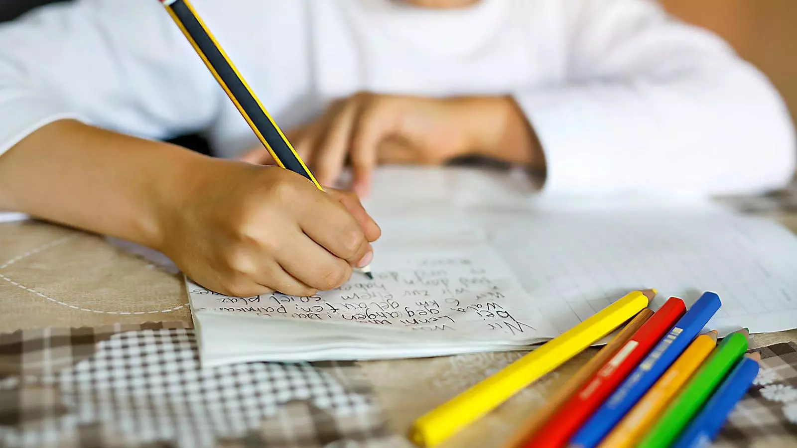 Aprendre a llegir i escriure: una qüestió de silenci?