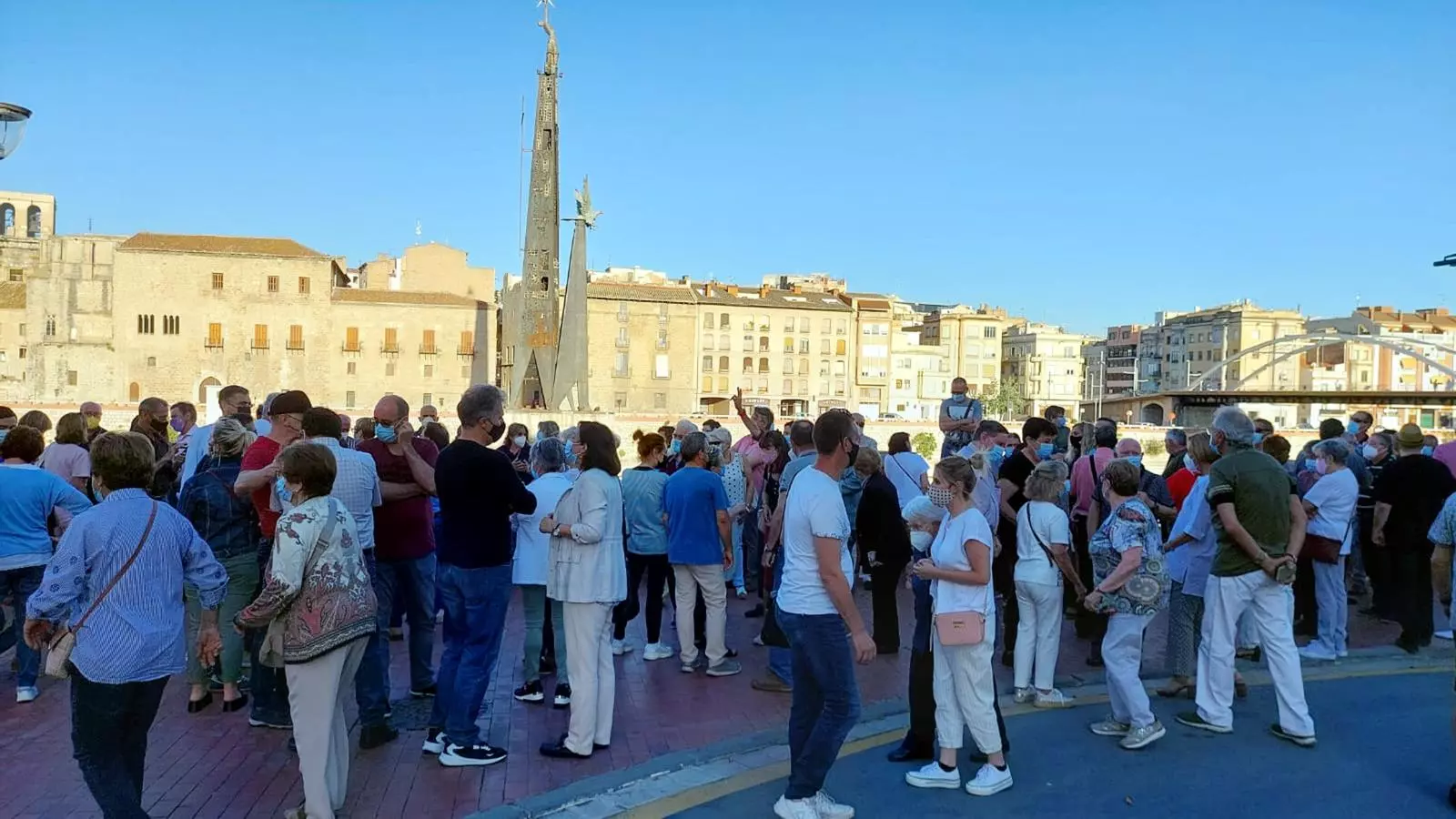 La concentració a favor de reinterpretar el monument franquista de Tortosa aquest diumenge