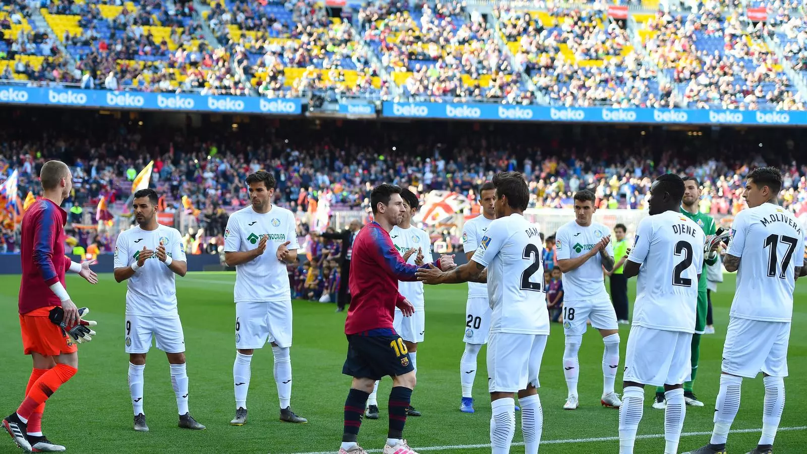 Jasper Cillessen a l'esquerra