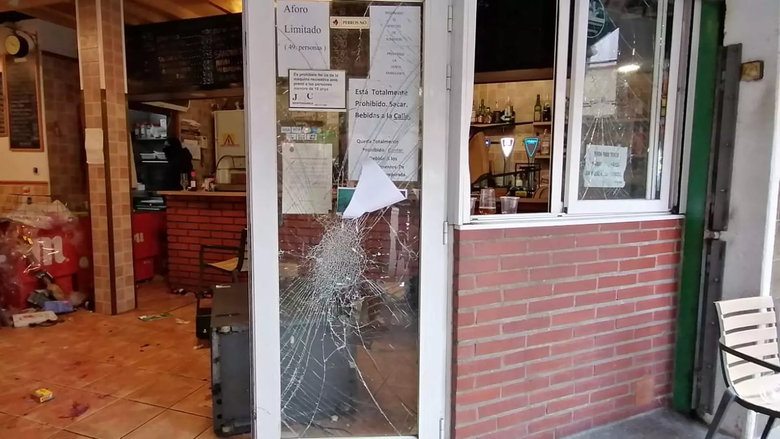 Diversos Boixos Nois han atacado el bar Los Cazadores de Cornellà