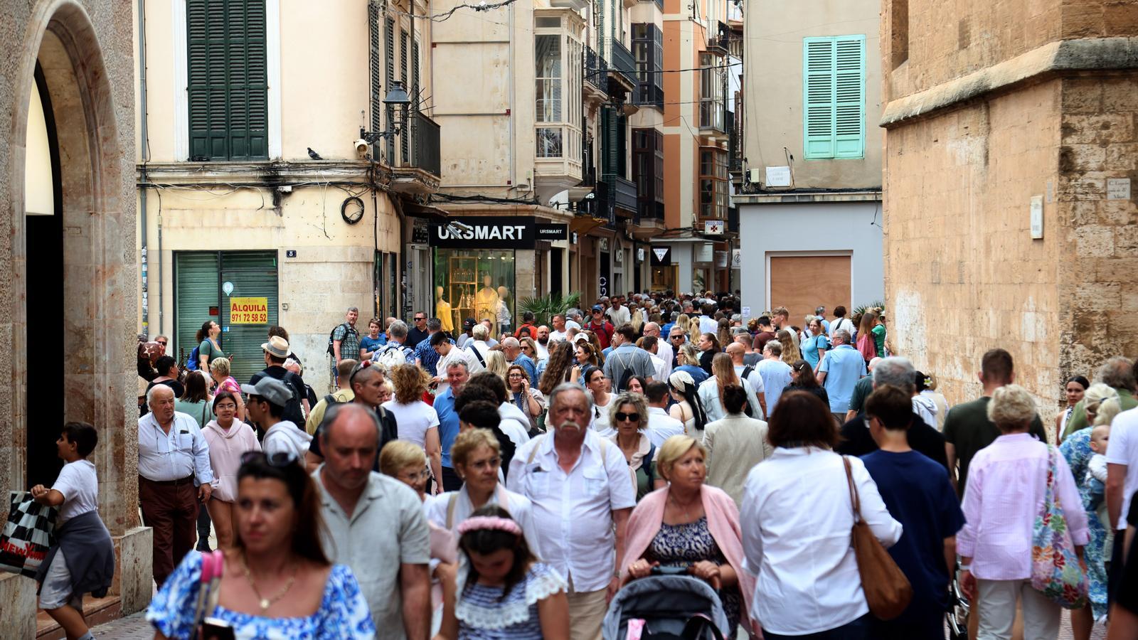 The street of Saint Michael of Palma full of people.