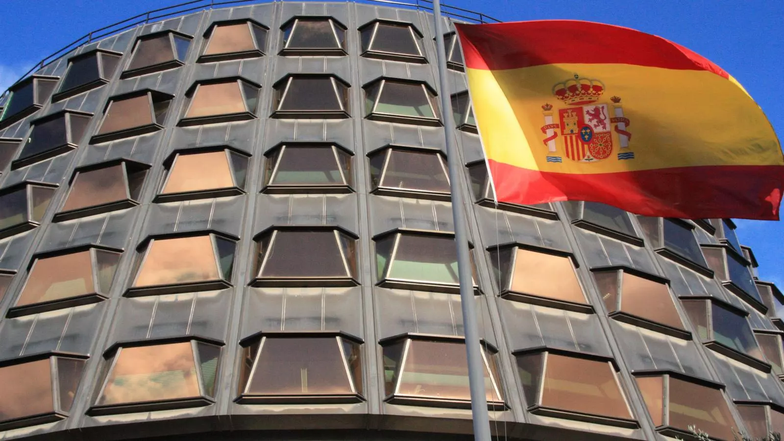 El ple del TC ha aprovat aquest dimarts la suspensió dels preparatius de la consulta. ACN